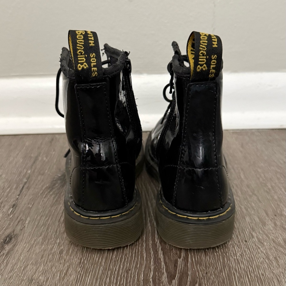 Dr. Martens Black |Size 2 - Picture 7 of 7